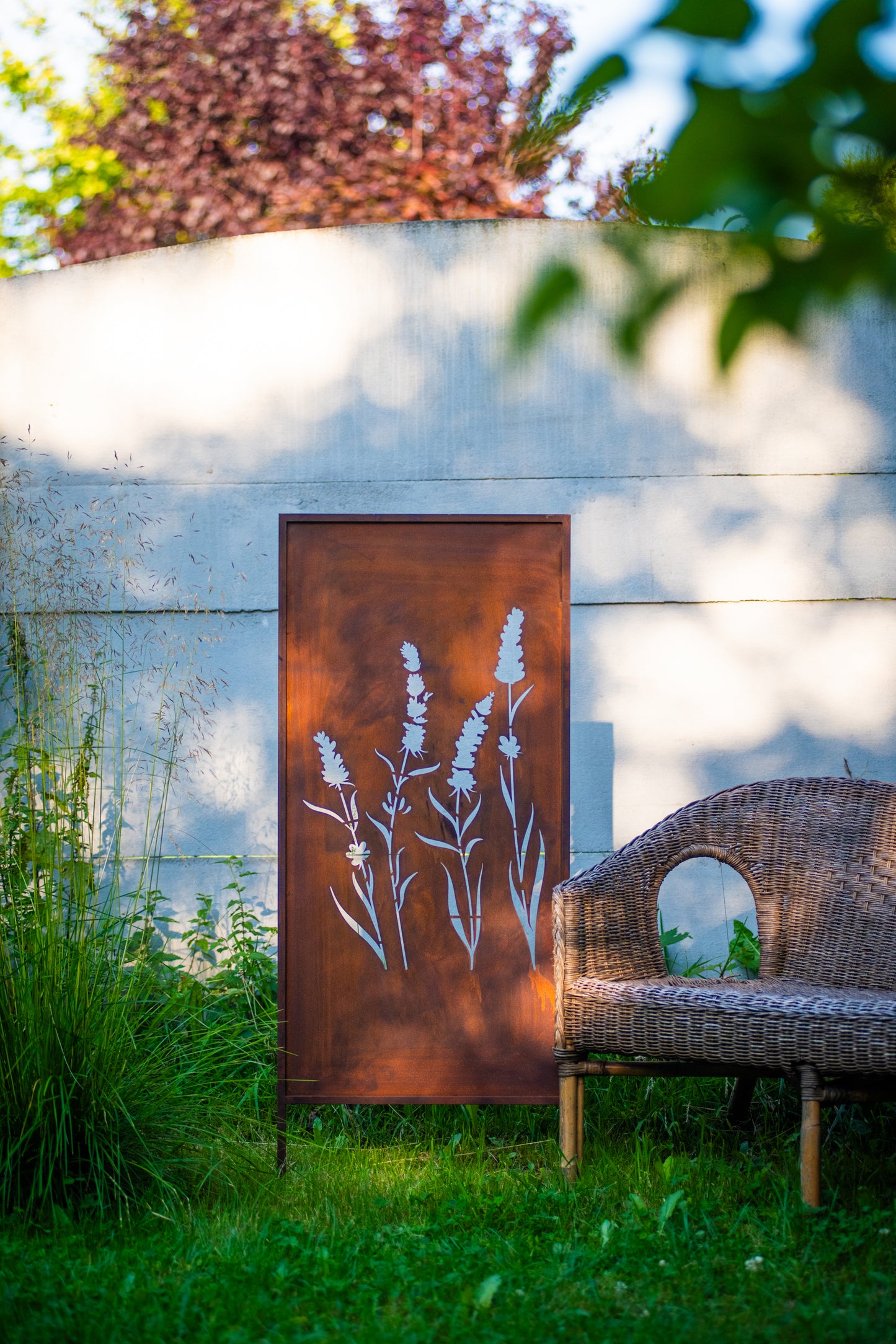 Rustic Metal Garden Screen – Corten Effect Steel Privacy Panel with Four Grasses
