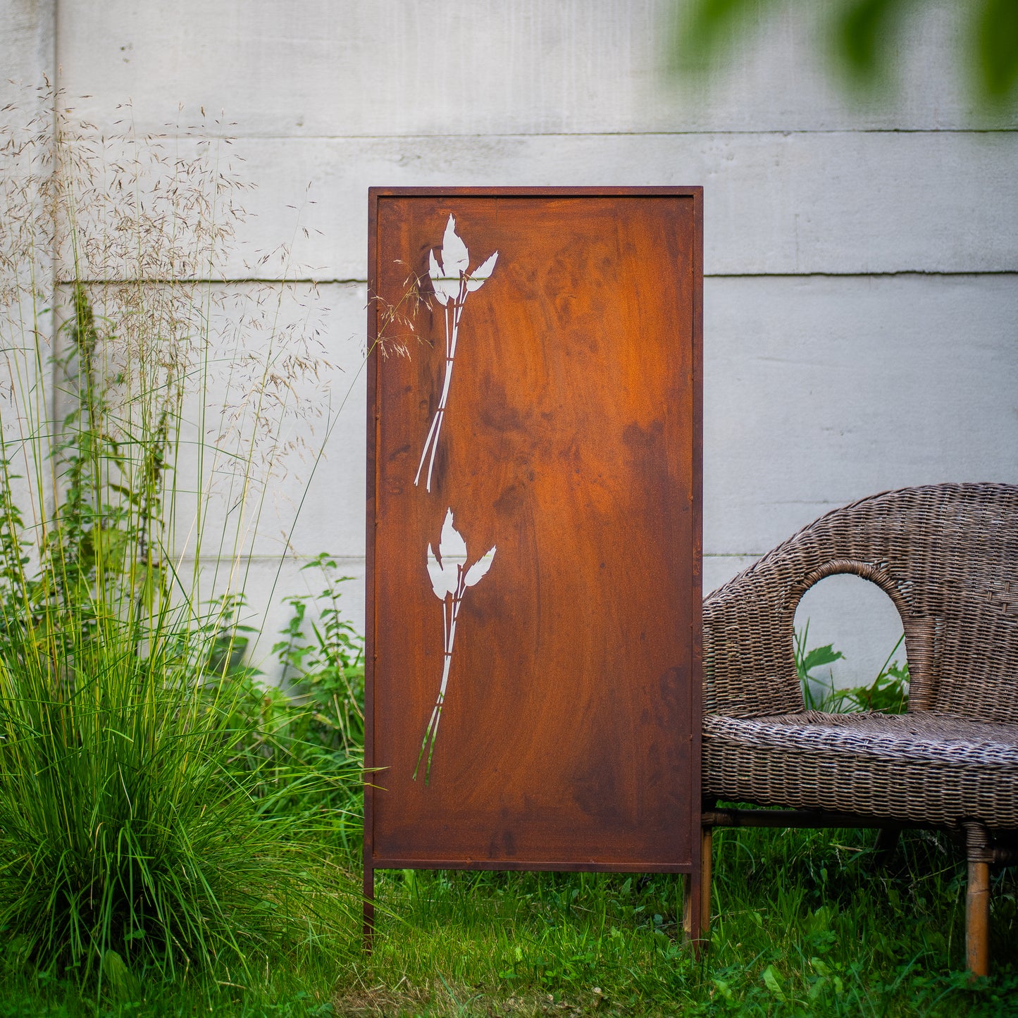 Rustic Metal Garden Screen – Corten Effect Steel Privacy Panel Blades of Grass