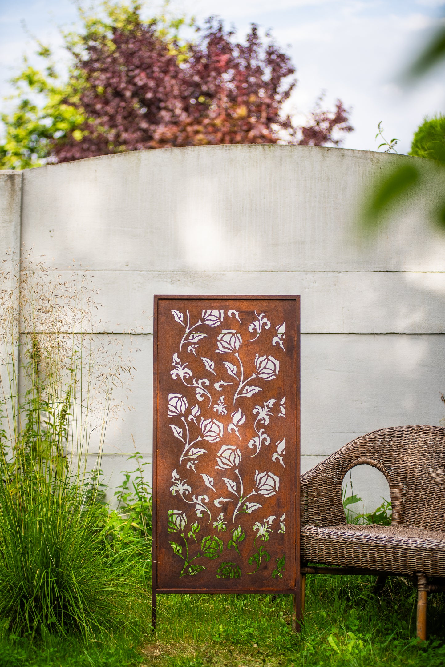 Rustic Metal Garden Screen – Corten Effect Steel Privacy Panel Roses