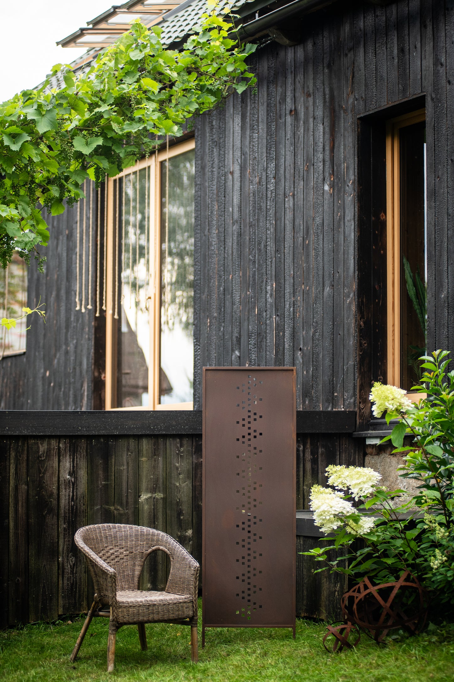 Rustic Metal Garden Screen – Corten Effect Steel Privacy Panel with Middle Geometric Pattern Cutouts