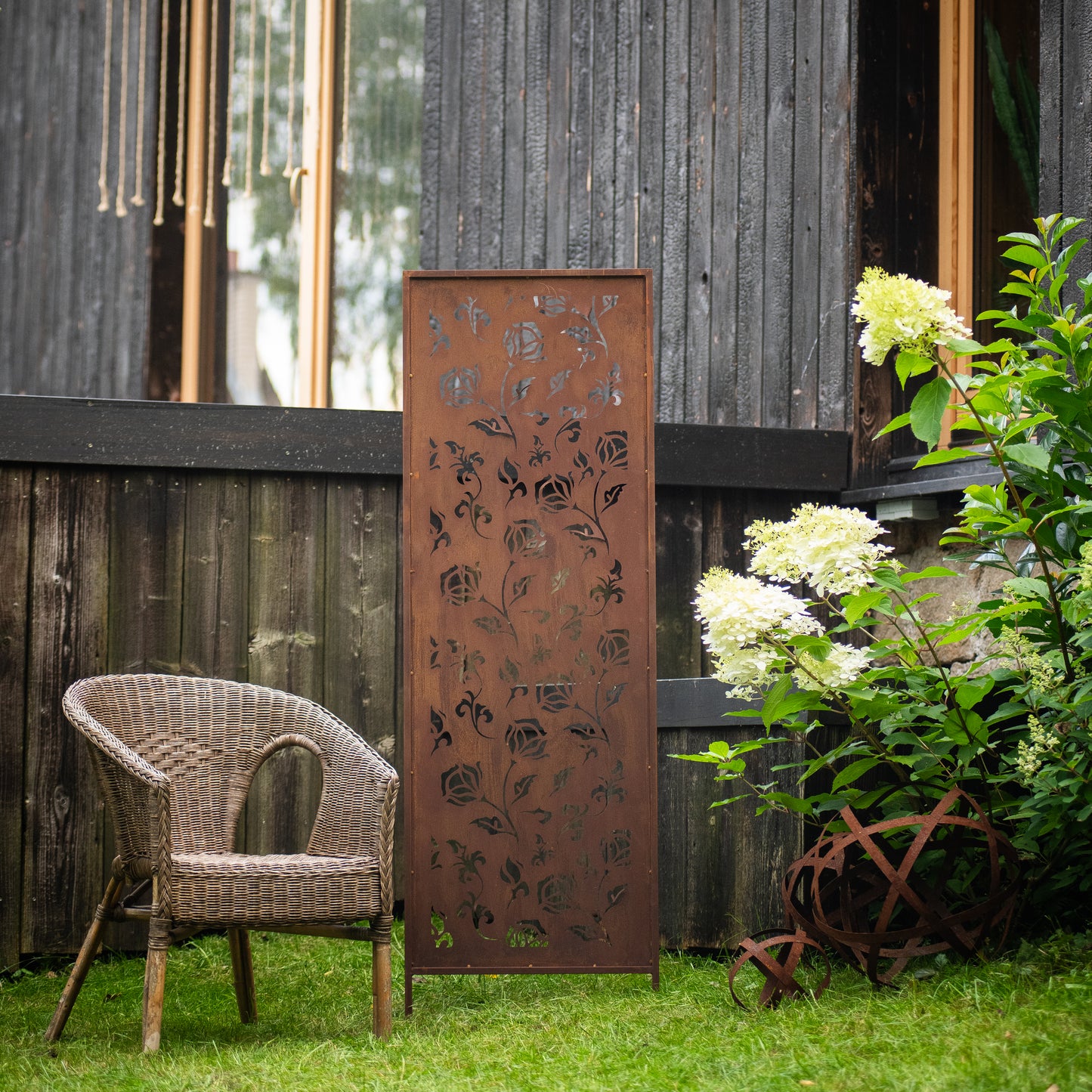 Rustic Metal Garden Screen – Corten Effect Steel Privacy Panel Roses