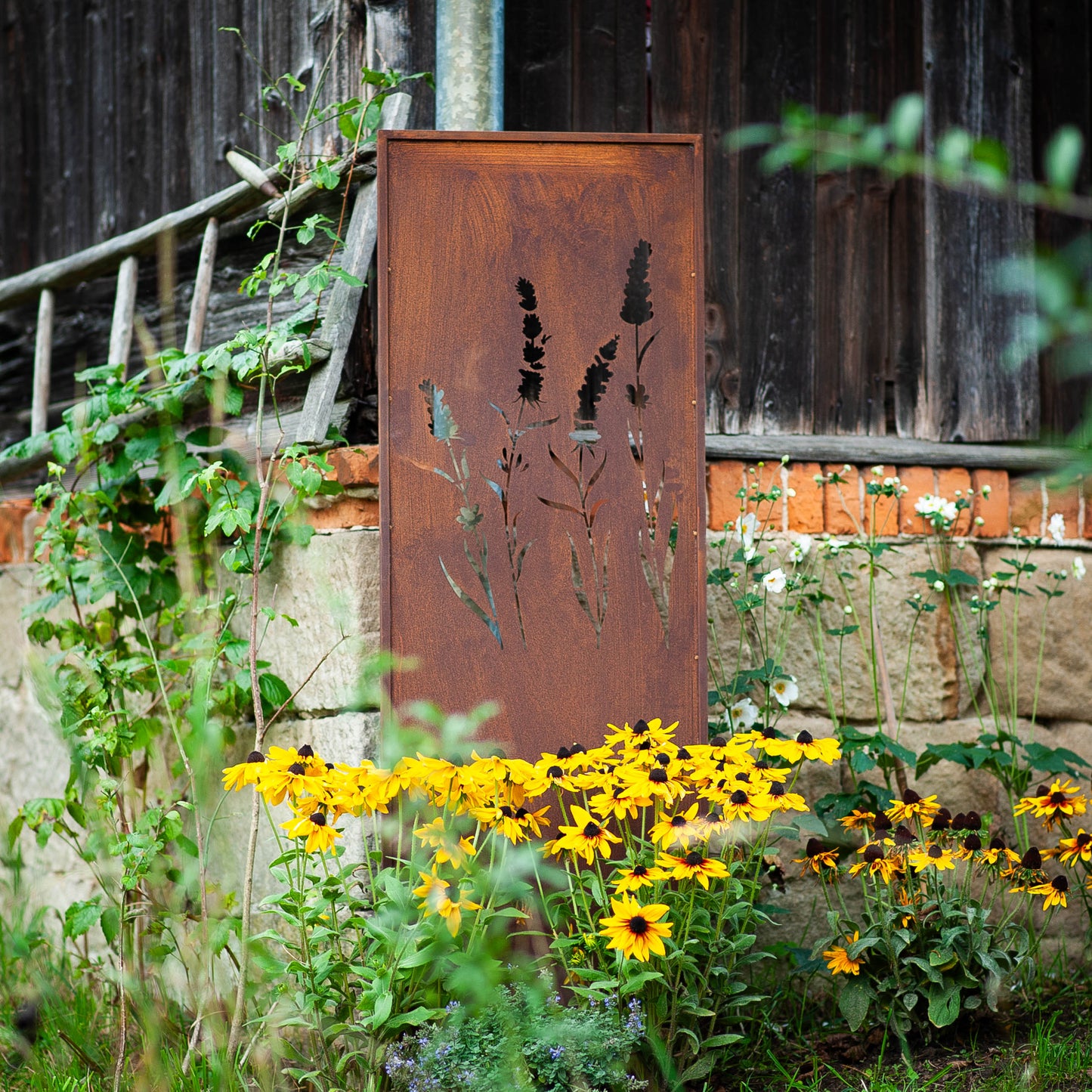 Rustic Metal Garden Screen – Corten Effect Steel Privacy Panel with Four Grasses