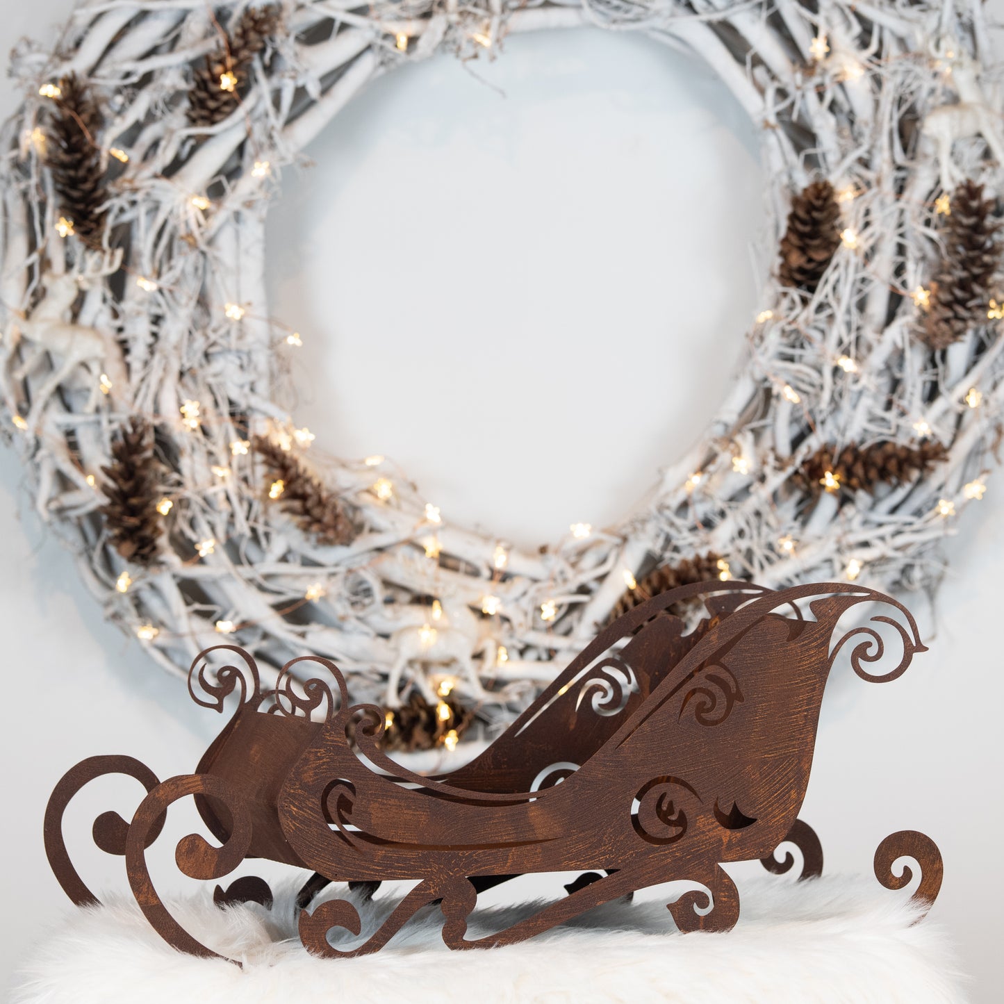 Elegant Decorative Christmas Sleigh – Festive Centerpiece for Holiday Decor, White, Natural Rust,