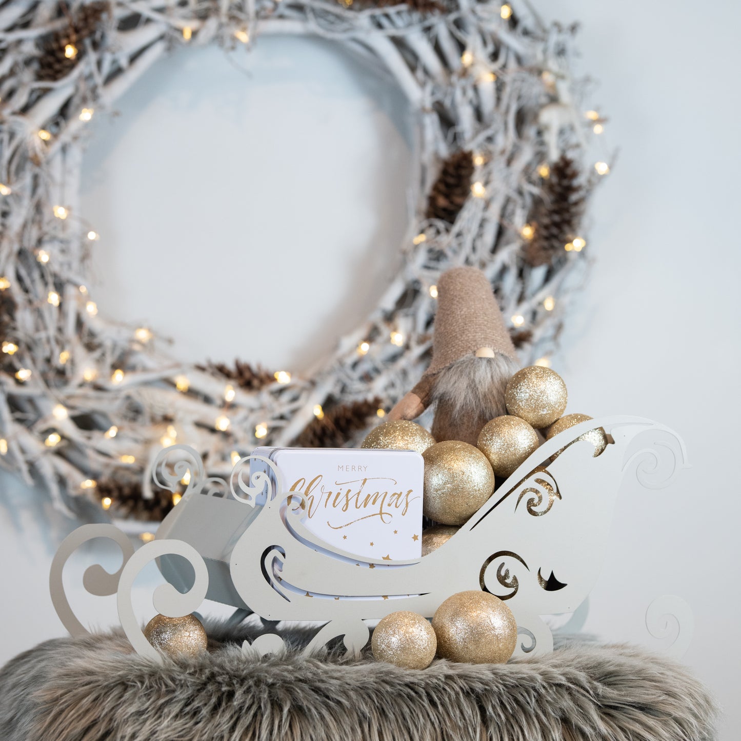 Elegant Decorative Christmas Sleigh – Festive Centerpiece for Holiday Decor, White, Natural Rust,