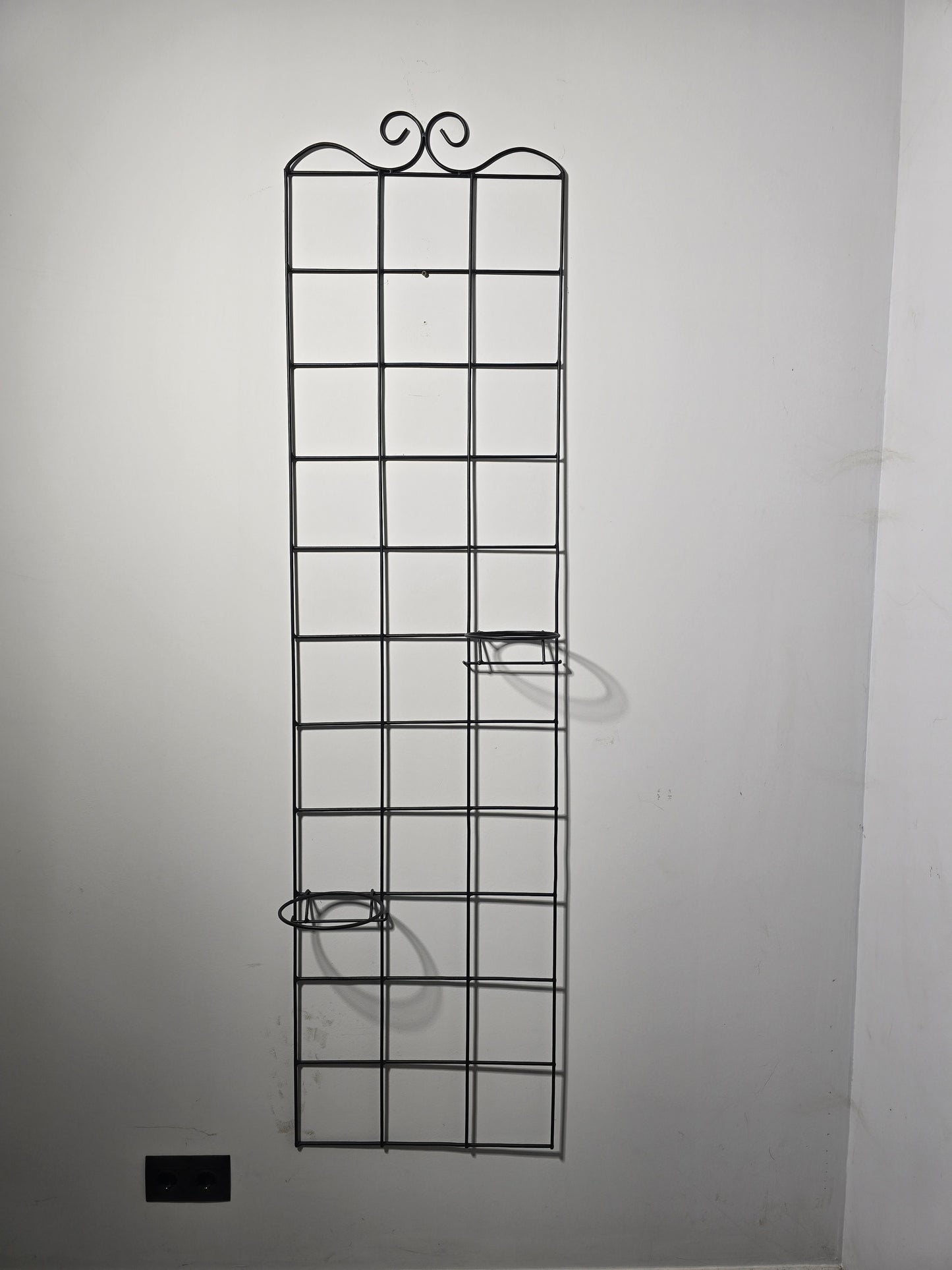 Black Steel Wall Grid Plant Holder, Vertical Garden Trellis with Pot Holders