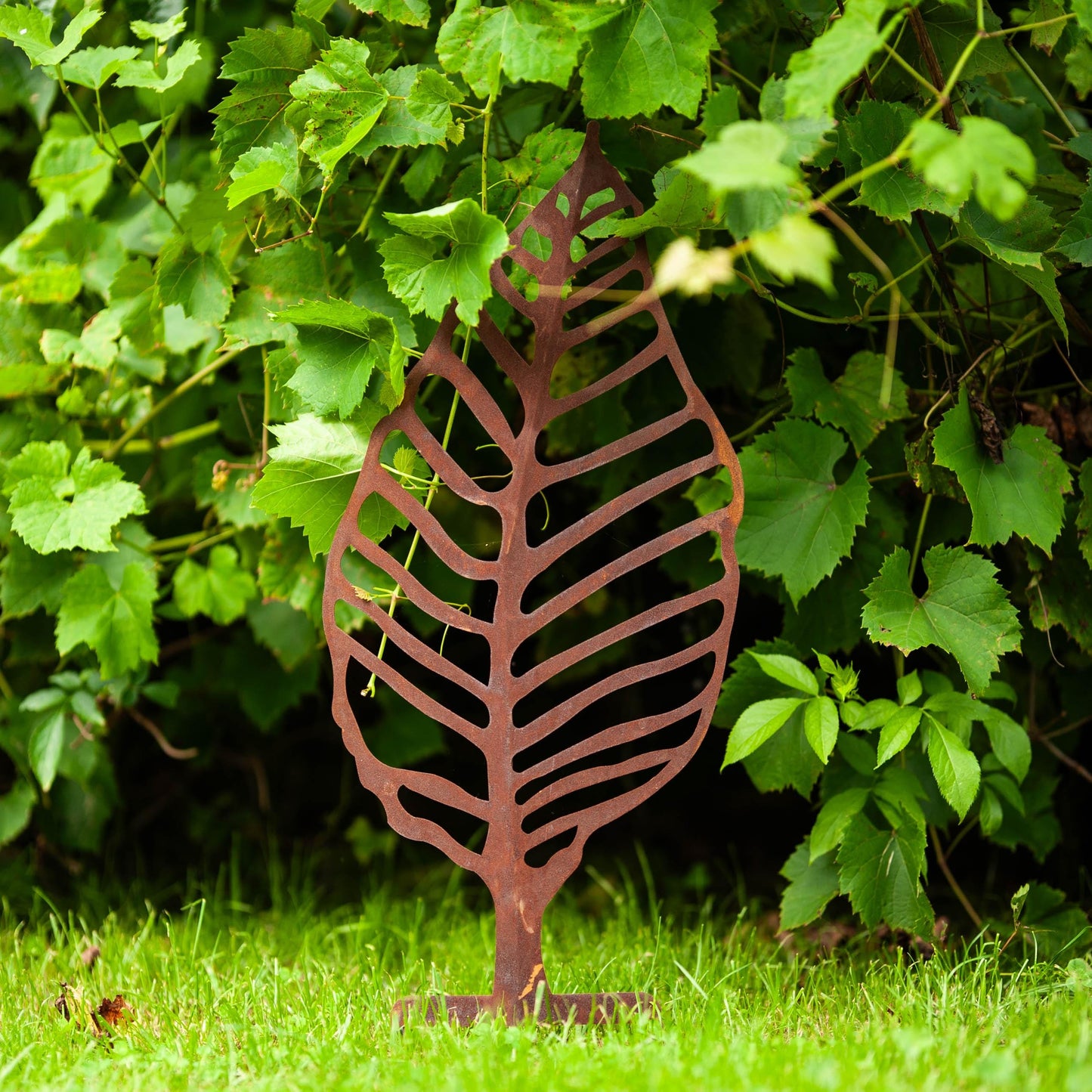 Metal Leaf Garden Stake – Natural Rust Steel, Decorative Outdoor Ornament