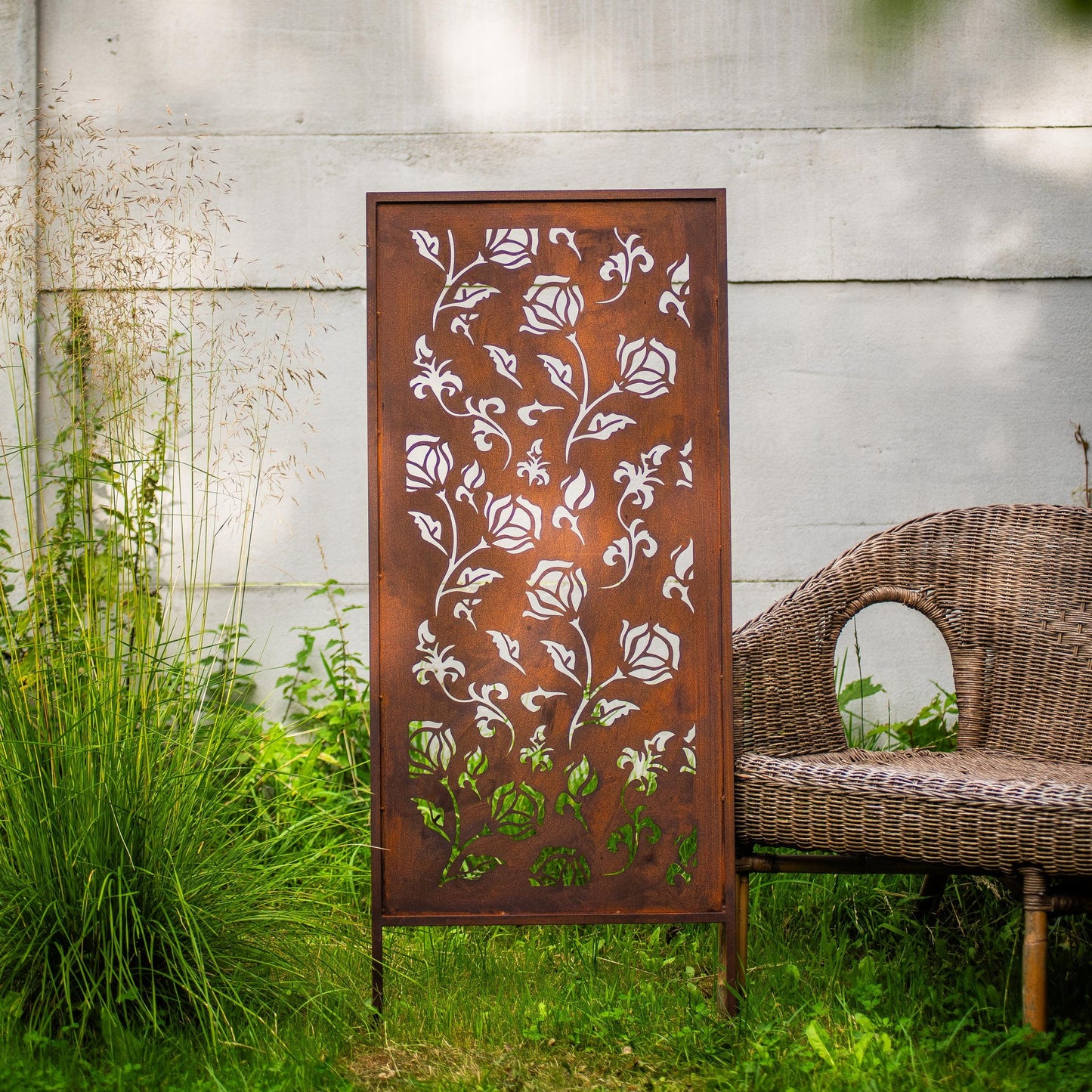 Rustic Metal Garden Screen – Corten Effect Steel Privacy Panel Roses