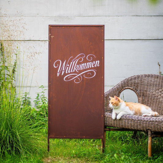 Rustic Metal Garden Screen – Corten Effect Steel Privacy Panel "Willkommen"