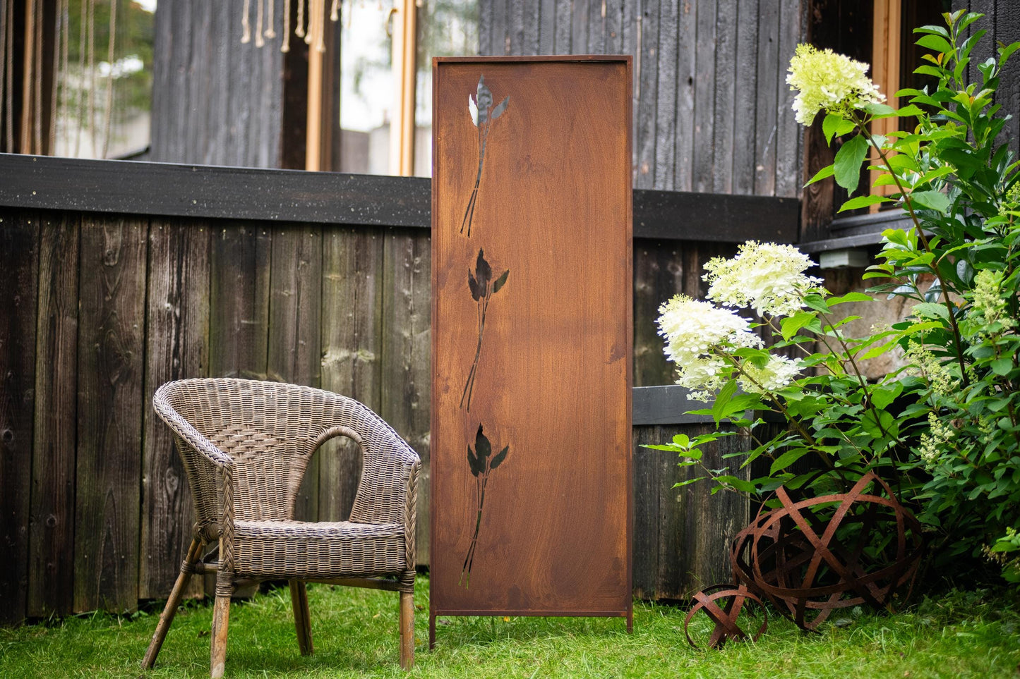 Rustic Metal Garden Screen – Corten Effect Steel Privacy Panel Blades of Grass