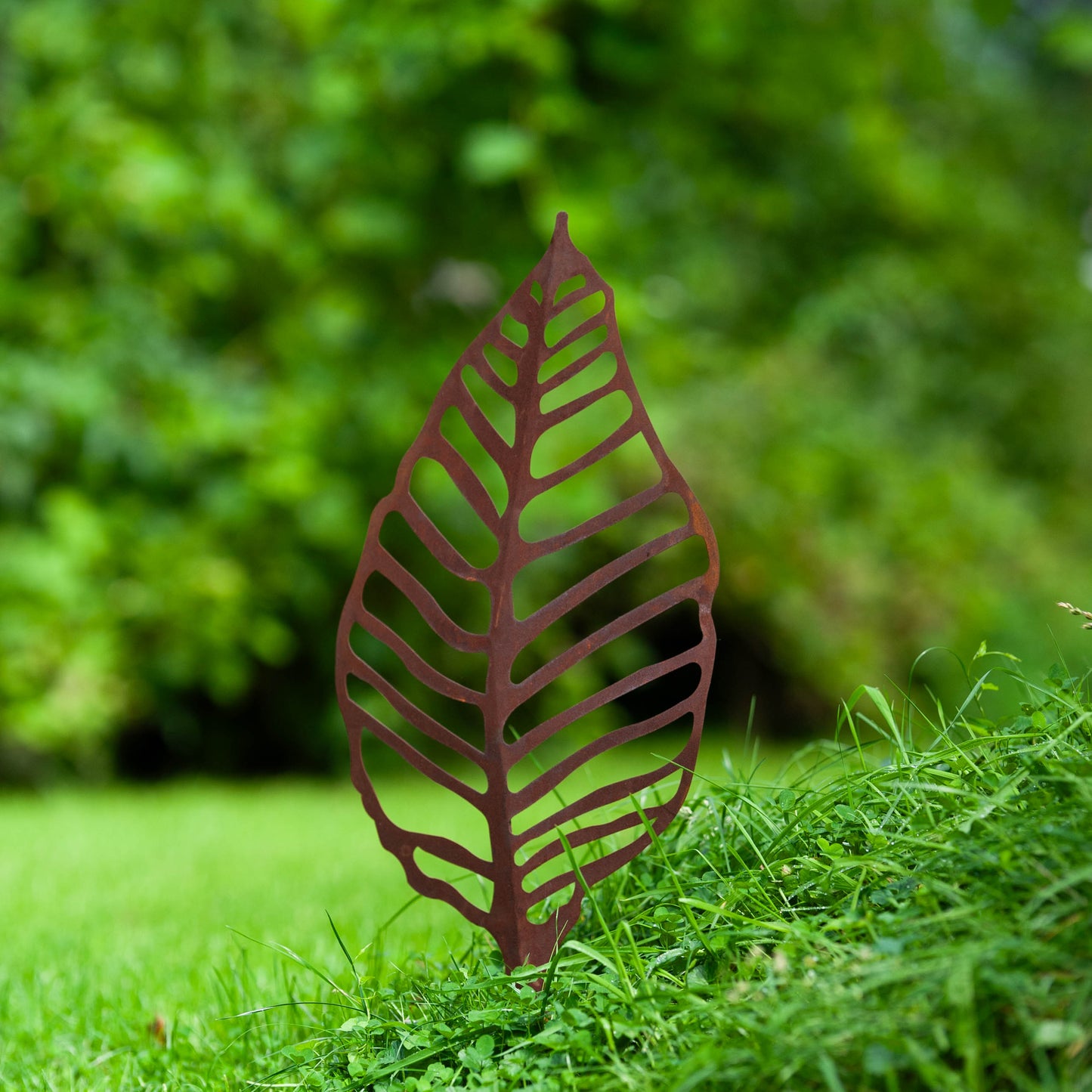 Metal Leaf Garden Stake – Natural Rust Steel, Decorative Outdoor Ornament