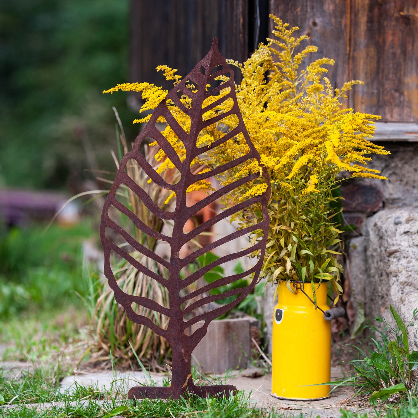 Metal Leaf Garden Stake – Natural Rust Steel, Decorative Outdoor Ornament
